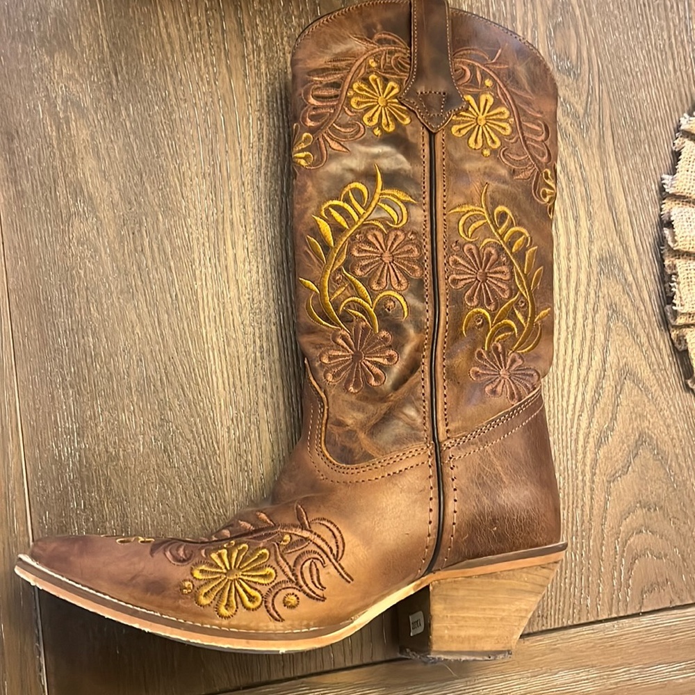 Women’s cowboy boots